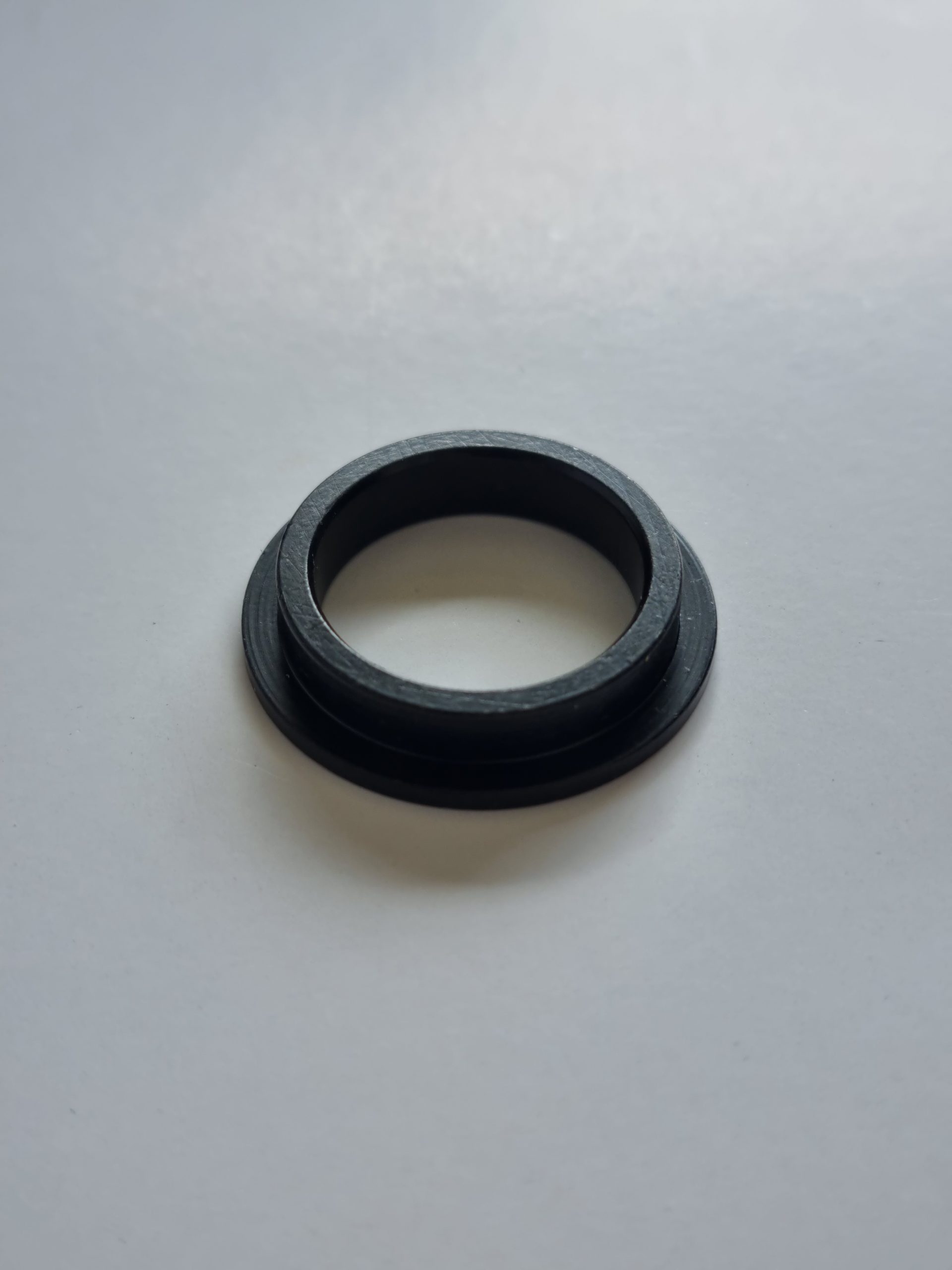 SPACER 3993213INT 32MM X 13MM